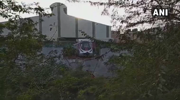 印無人駕駛地鐵試運行破墻而出 莫迪本要參加儀式
